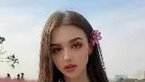 磁共振黑屏两次之谜：化妆女子被揭重金属化妆品隐患